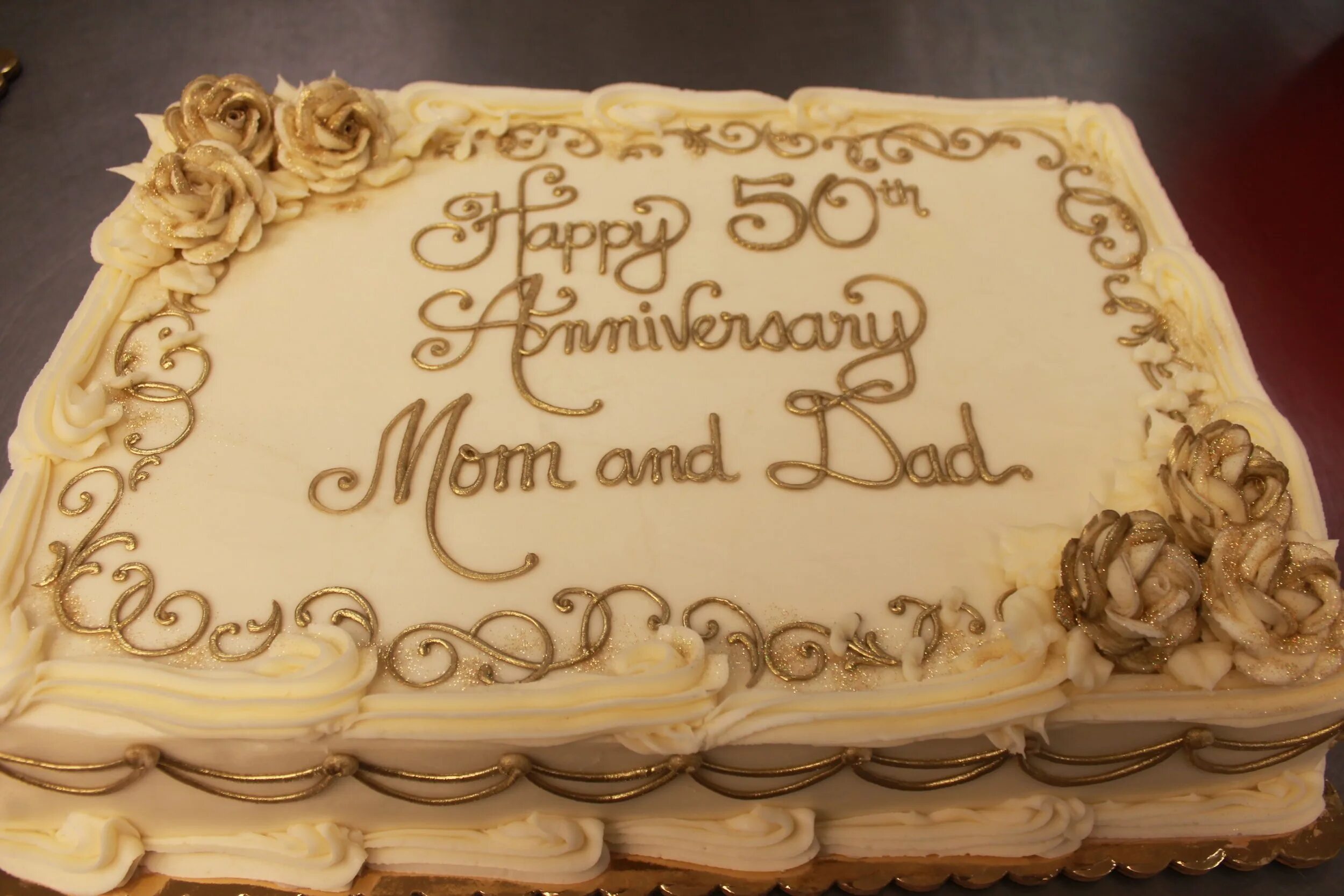 Торт с надписью. Надпись на торт 50 лет мужчине. Торт с золотой надписью. Юбилей 50 лет торт надпись.