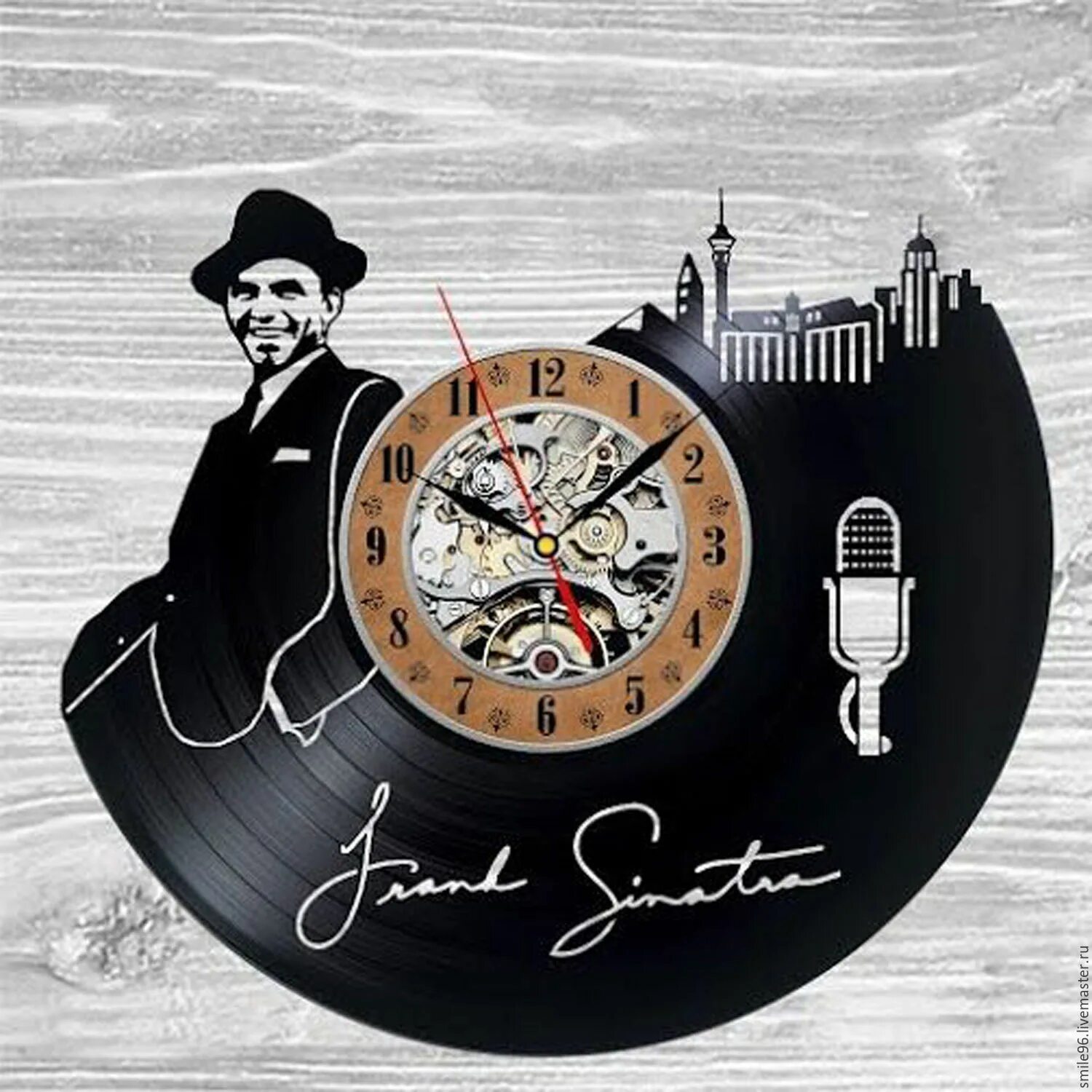 Часы пластины. Часы frank sinatra. часы фрэнка синатры. настенные часы из виниловых пластинок. часы виниловая пластинка.