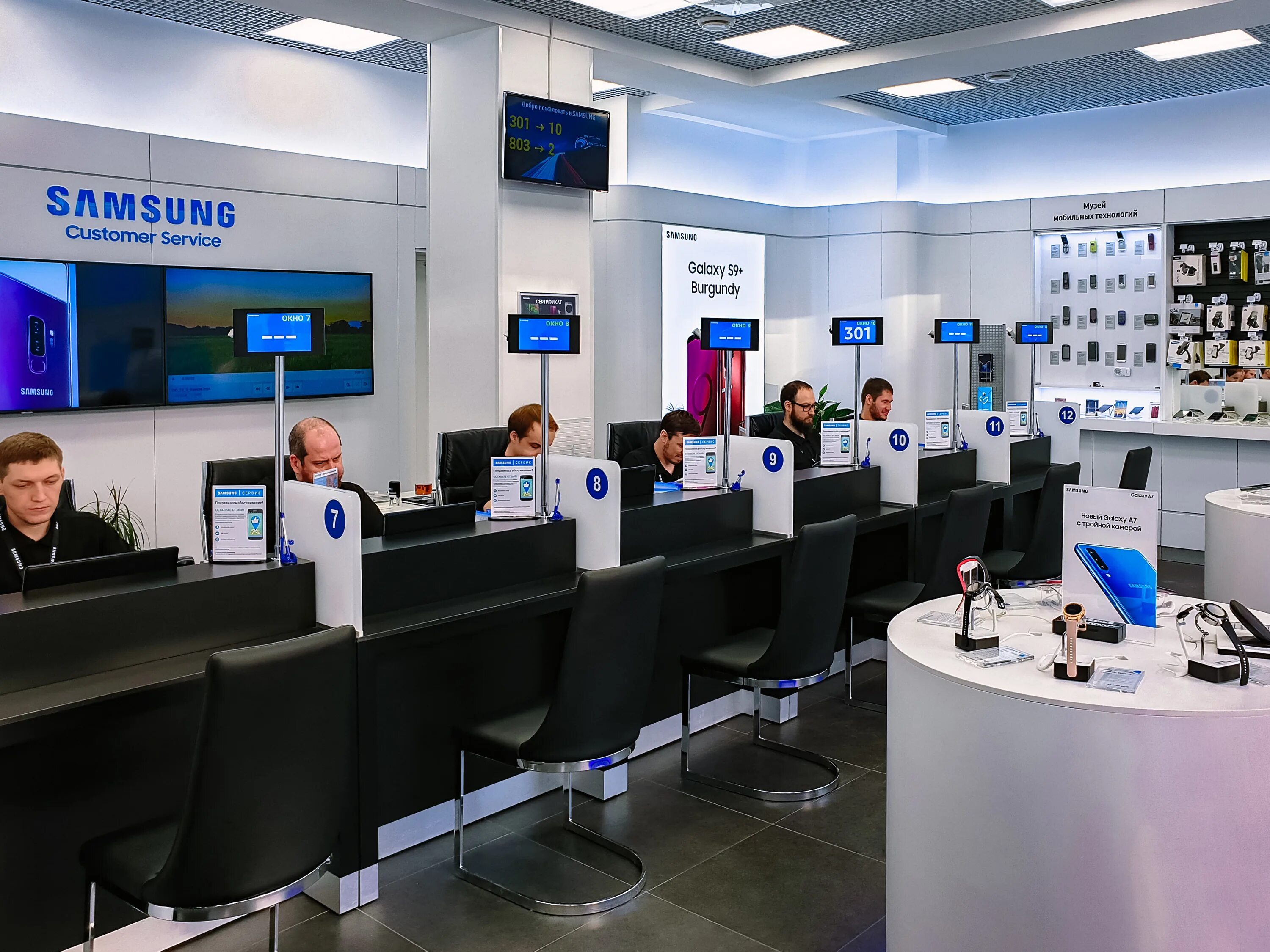 Электроникс москва. Samsung Electronics. Корпорация самсунг Корея. Samsung Company. ТНК самсунг.