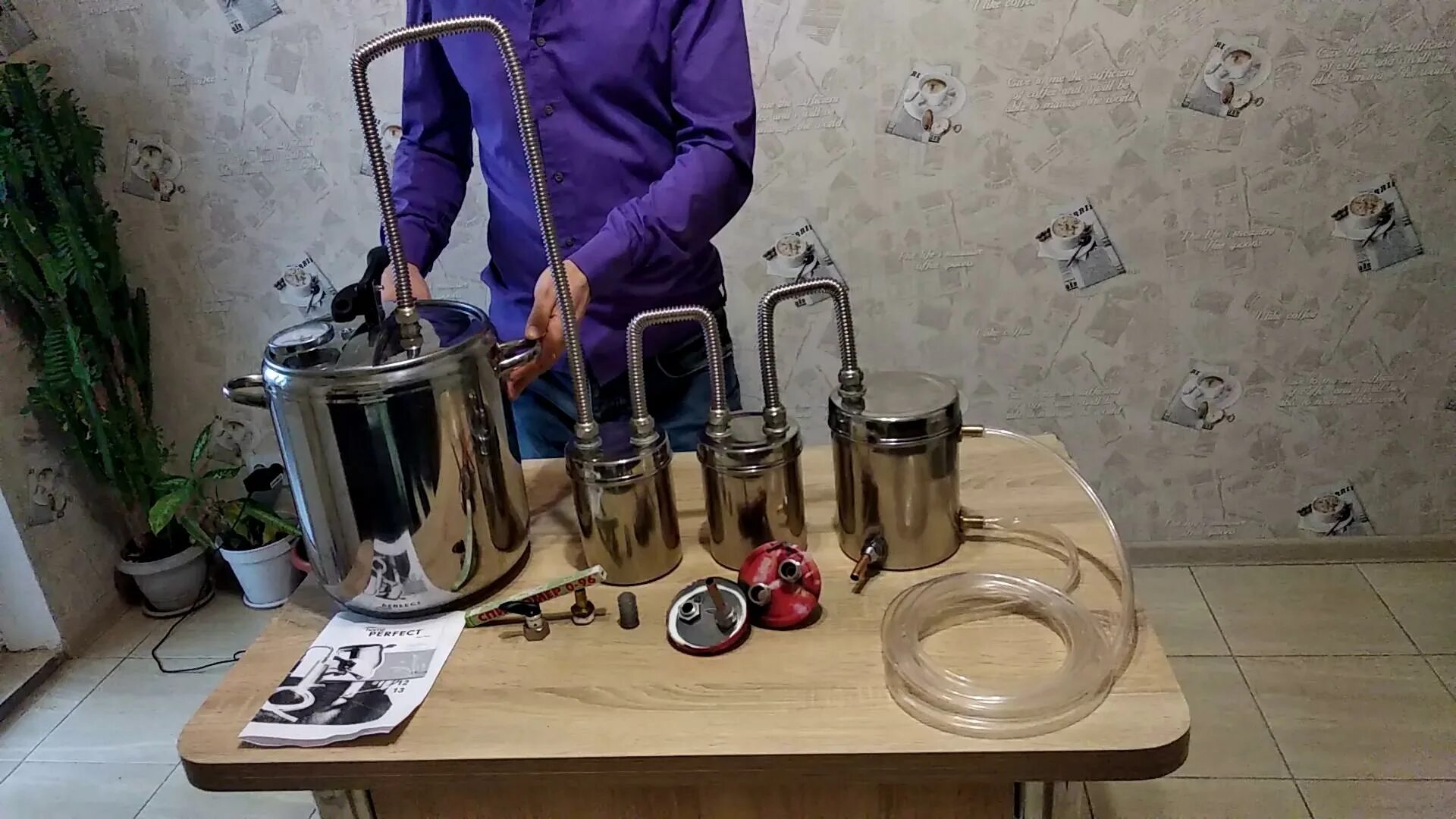 первый самогонный. первый самогонный. медный перегонный куб 19 век. вейн 4 самогонный аппарат. самогонный аппарат гравюра.