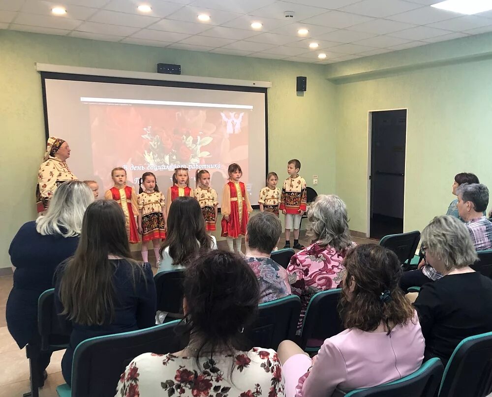 Кцсон ленинского района города нижний тагил. Золотая осень ярославль центр социального обслуживания. Ленинский кцсон екатеринбург. Гау кцсон ленинского района г екатеринбурга. Ленинский кцсон екатеринбург.