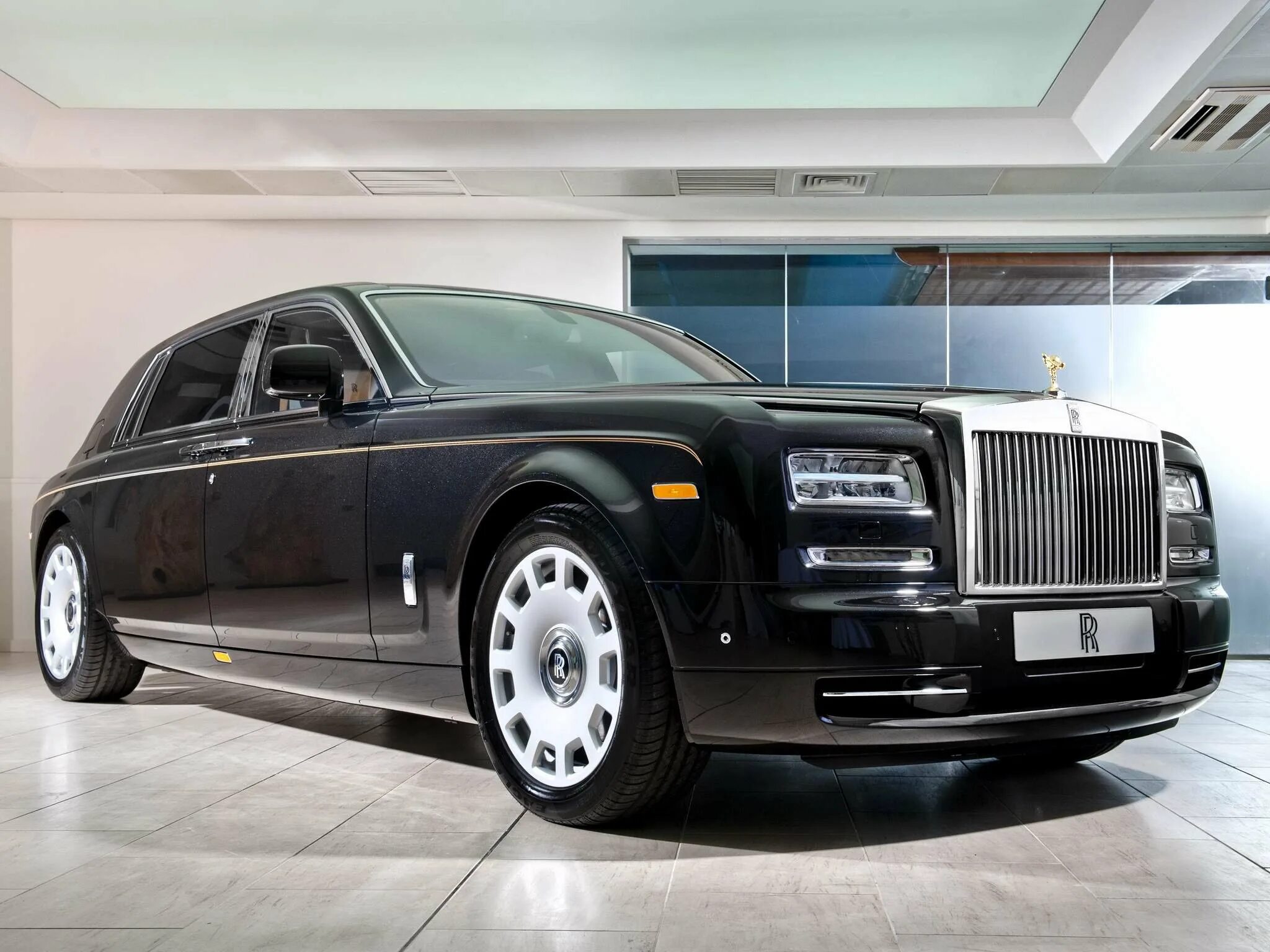 Ли 1 автомобиль цена. Роллс Ройс Фантом. Роллс Ройс Фантом 2000. Машина Rolls Royce Phantom. Rolls Royce Phantom 2012.