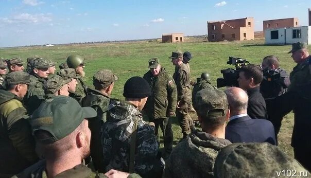 Андрей Бочаров посетил учебный центр для мобилизованных на полигоне Прудбой