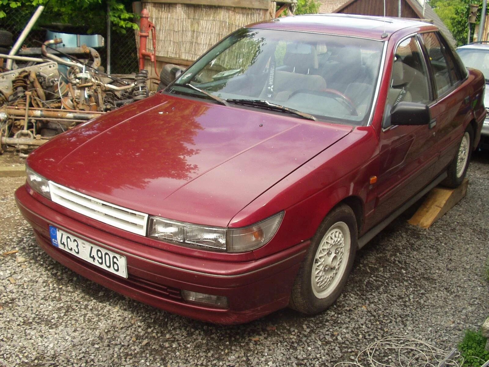 Мицубиси 1992. Mitsubishi Lancer 1992. Митсубиси Лансер 1992. Мицубиси Галант 1992. Mitsubishi Lancer GLX 1992.