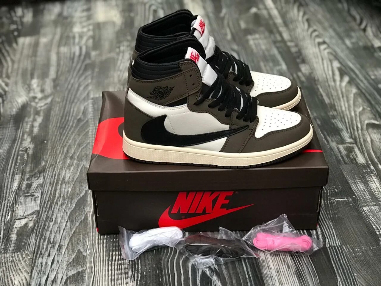 Nike Air Jordan 1 High og TS SP. Air Jordan 1 High og TS SP. Nike Jordan 1 High og TS SP Travis Scott. Air Jordan 1 High og TS SP Travis Scott.