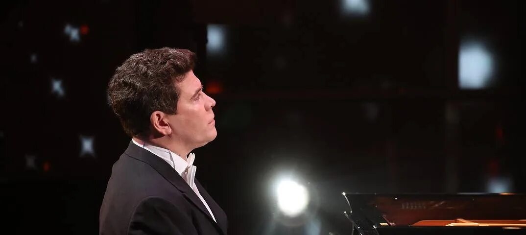 Денис мацуев фото. Денис мацурин музыкант. Знаменитый пианист денис мацуев. Денис мацуев фото. Денис мацуев 2022.