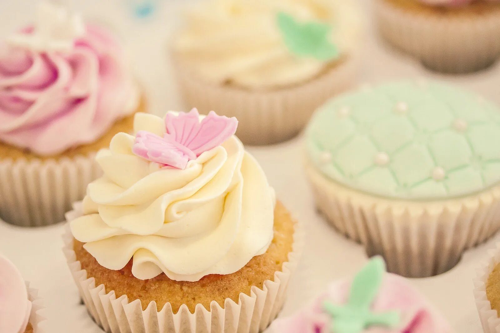 необычное украшение капкейков. 5 кексики. 5 кексики. 5 кексики. красивые кексики.