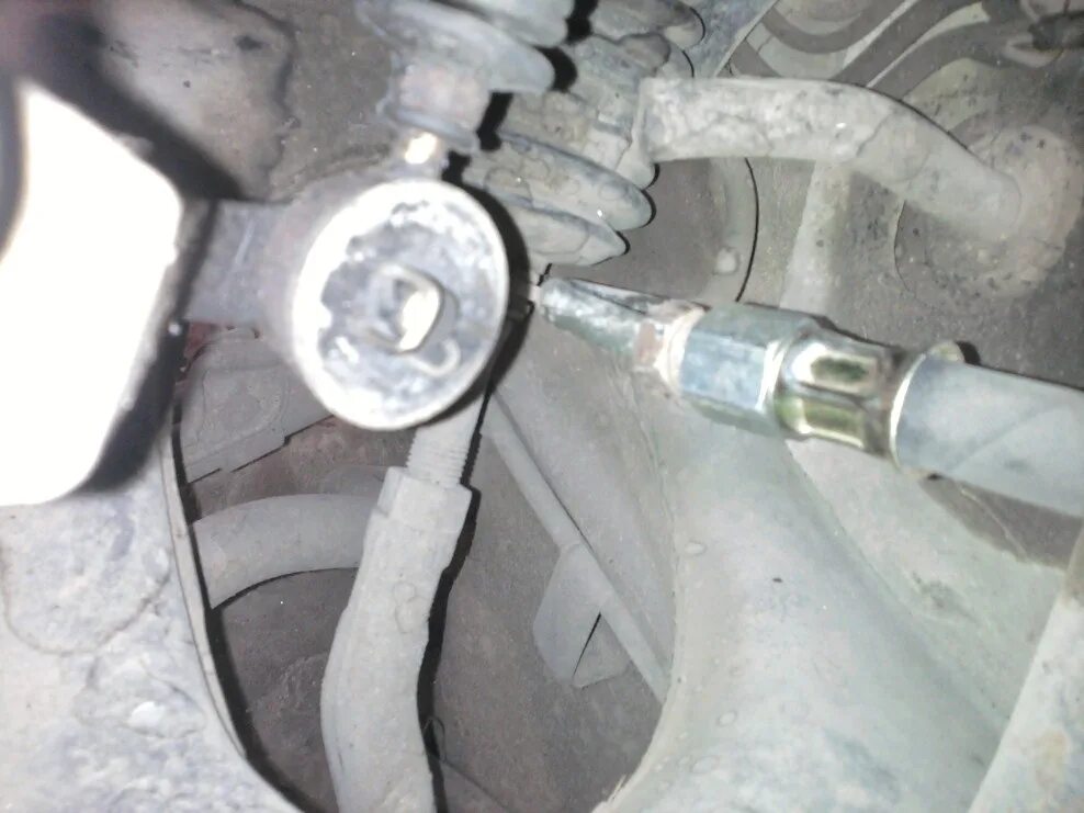 Штуцер на топливный фильтр лада гранта. Как поменять топливный быстросъем. Как поменять топливный быстросъем. Штуцер топливного фильтра гранта. 8.