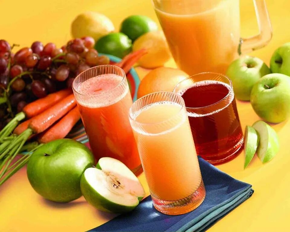 Натуральный сок. Сок времени. Сок времени. Фрукты и овощи в которых особенно много сока. Калорийность свежевыжатого сока.