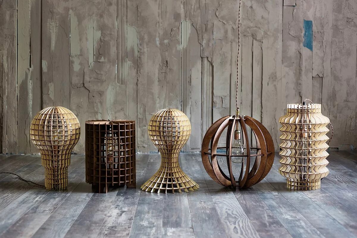 светильник из дерева. предметы интерьера из дерева. необычные изделия из дерева. деревянные изделия в интерьере. часы в рустикальном стиле.