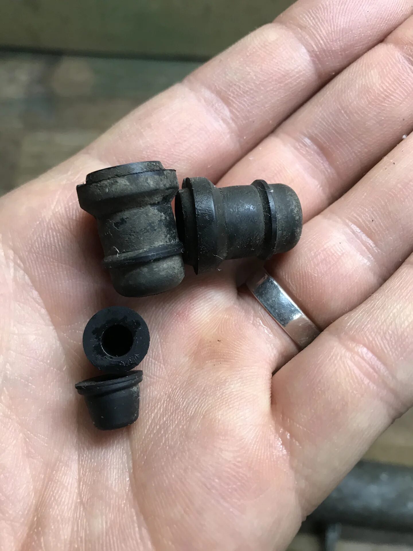 2101-1602592 колпачок штуцера. Колпачок штуцера прокачки. Колпачок штуцера прокачки. Колпачок штуцера прокачки. Колпачок штуцера прокачки.