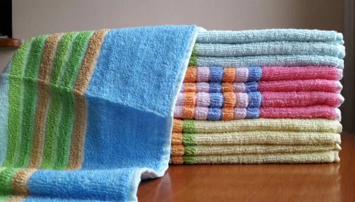 Старое махровое полотенце. Старые махровые полотенца. Плед из старых полотенец. Из старого махрового полотенца. Салфетки из старых полотенец.