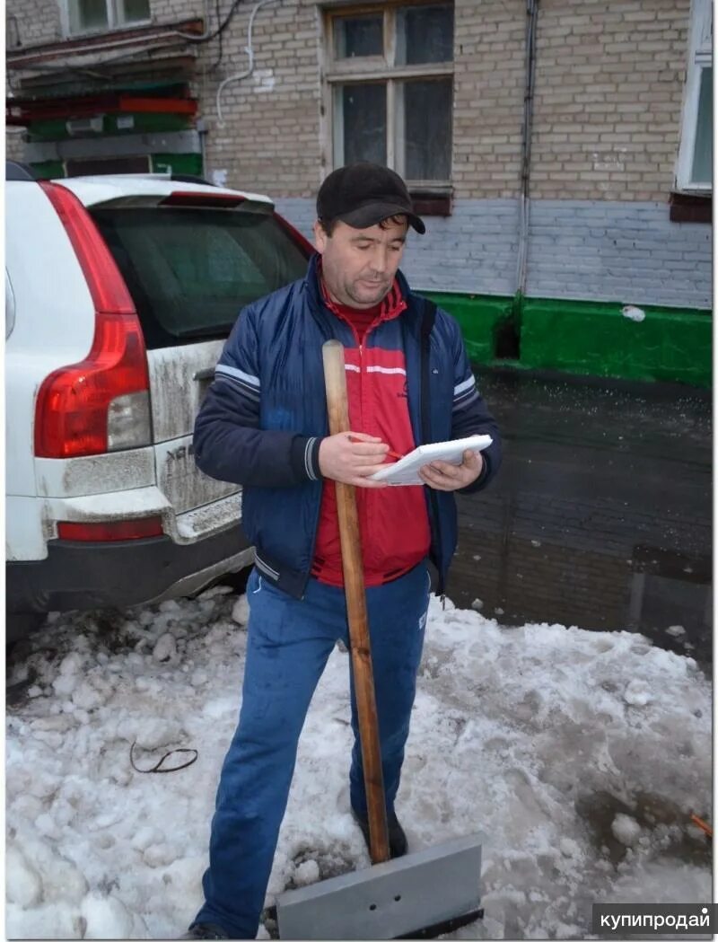 Работа в москве от прямых работодателей дворник. Дворник. Уборщик дворник. Требуются уборщики дворники. Дворник таджик.