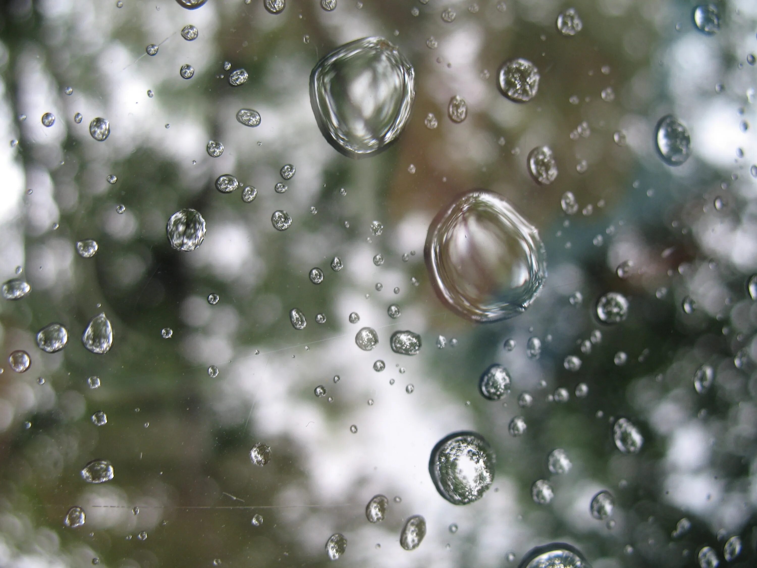 Падение дождевой капли. Капли воды. Капли дождя. Капля дождя. Капли падают.