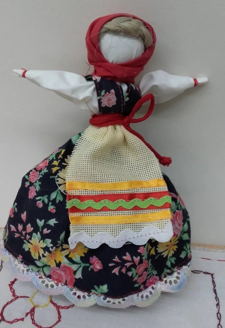 Кукла закрутка мастер класс. Народная тряпичная кукла закрутка. кукла оберег желанница. куклы закрутки обереги.