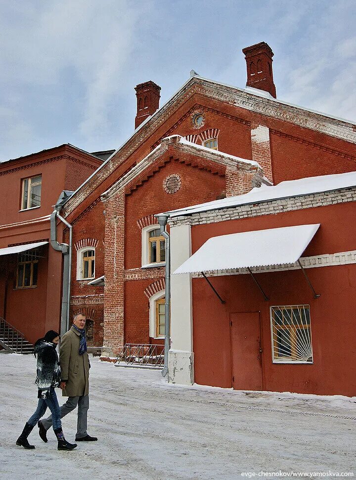 Винзавод воронеж. Винзавод рядом. Винзавод на курской. Винзавод москва. Винзавод москва арт пространство.