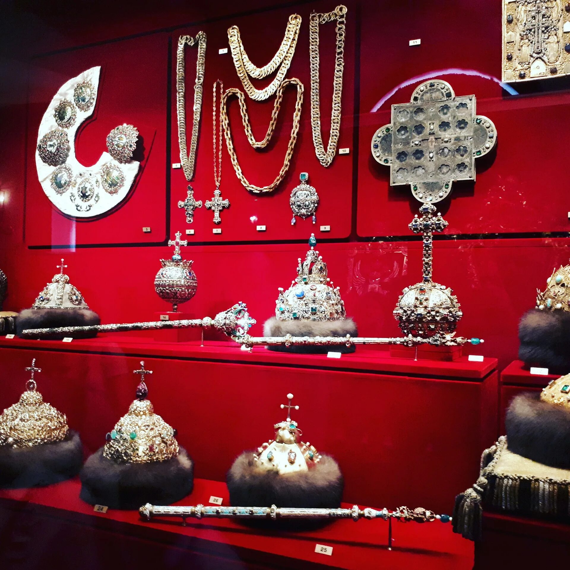 Кремль алмазный фонд. Кремль алмазный фонд. Кремль алмазный фонд. Сокровища кремля оружейная палата и алмазный фонд. Кремль алмазный фонд.