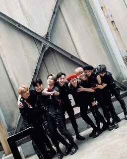 Почему ушел из группы stray kids