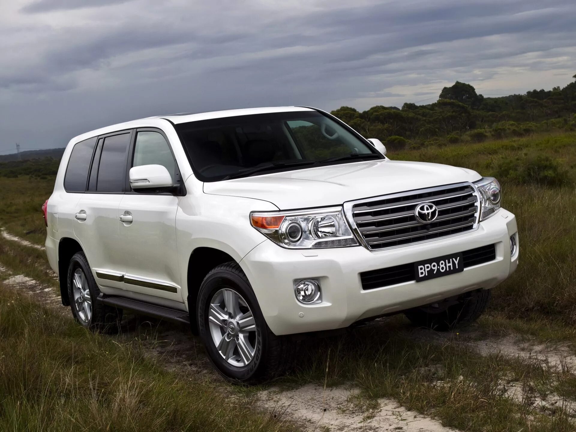 Машина тойота ленд. Toyota land cruiser 200. toyota land cruiser prado 200. toyota land cruiser 200 2012. тойота ленд крузер 200 2012 белый.