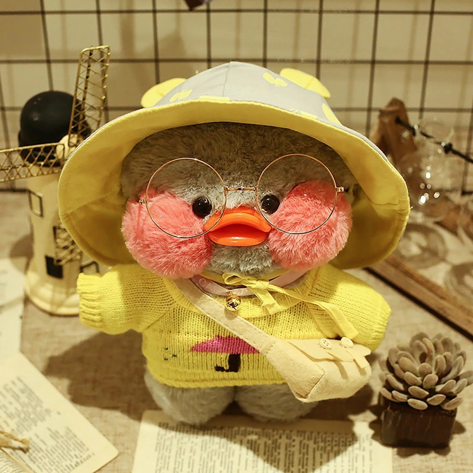 Мягкая игрушка утенок лала фанфан lalafanfan. Мягкая игрушка утенок лала фанфан lalafanfan duck 30 см. Уточка лалафанфан lalafanfan. Фото бумажной уточка лалафанфан. Бумажная уточка lalafanfan из тик-тока.