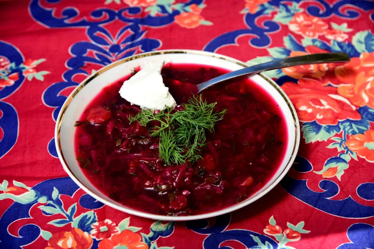 Рецепт борща без мяса и свеклы. Бурак для борща. борщ со свекольной ботвой. красный свекольный борщ. борщ украинский гала-гала.