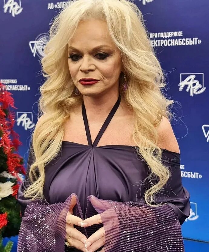 Стильно и смело: Лариса Долина поразила кардинально новым имиджем