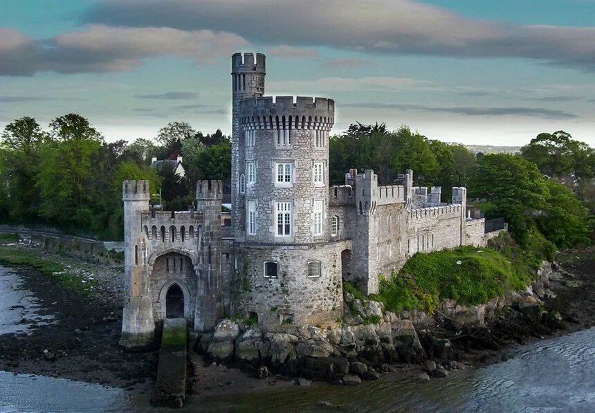 12 Best places to visit on the the Ring of Kerry Castles in ireland, Ross castle