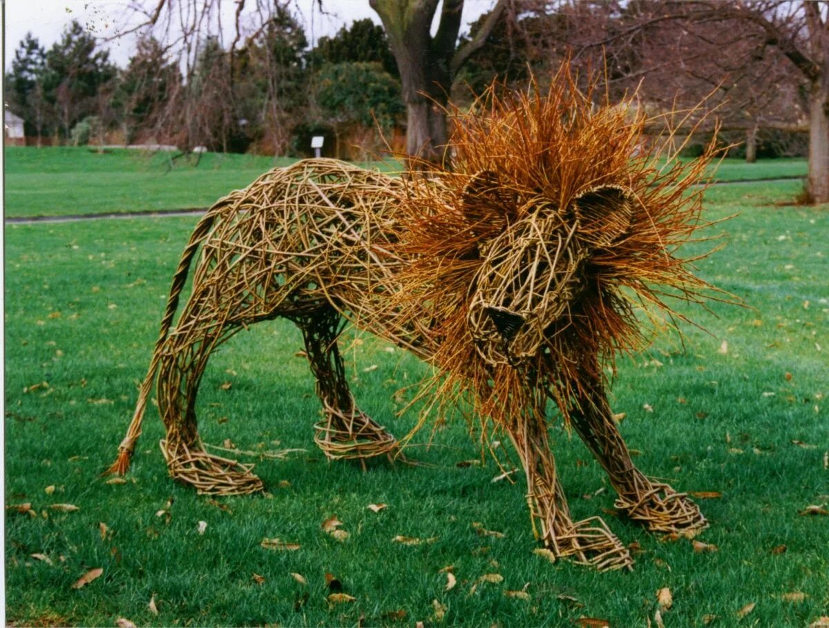 Ротанг животное. Ротанг животное. Садовые скульптуры из веток. Фигуры животных из веток. Ротанг животное.