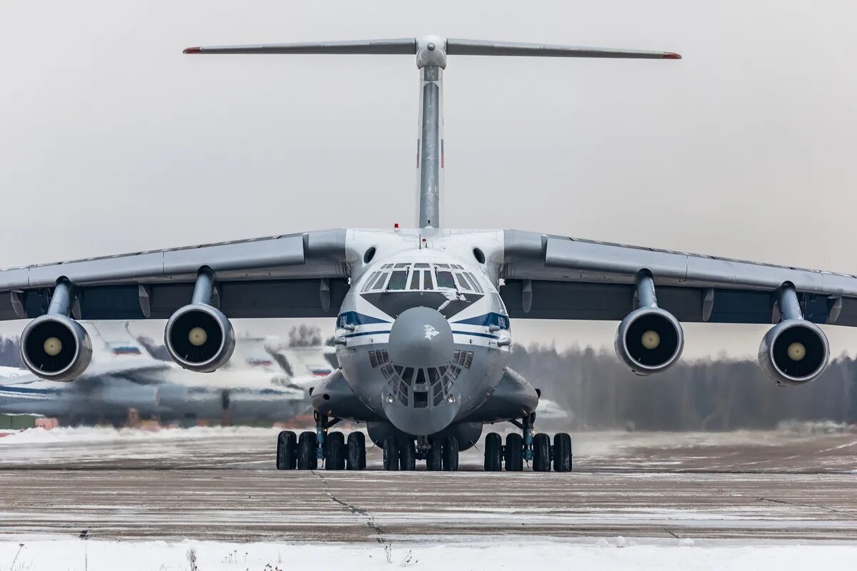 Похороны экипажа ил 76 тверь. Ил 76 ВТА. Ил 76 Мигалово. Десантирование с ил 76. Ил 76 МД ВДВ.