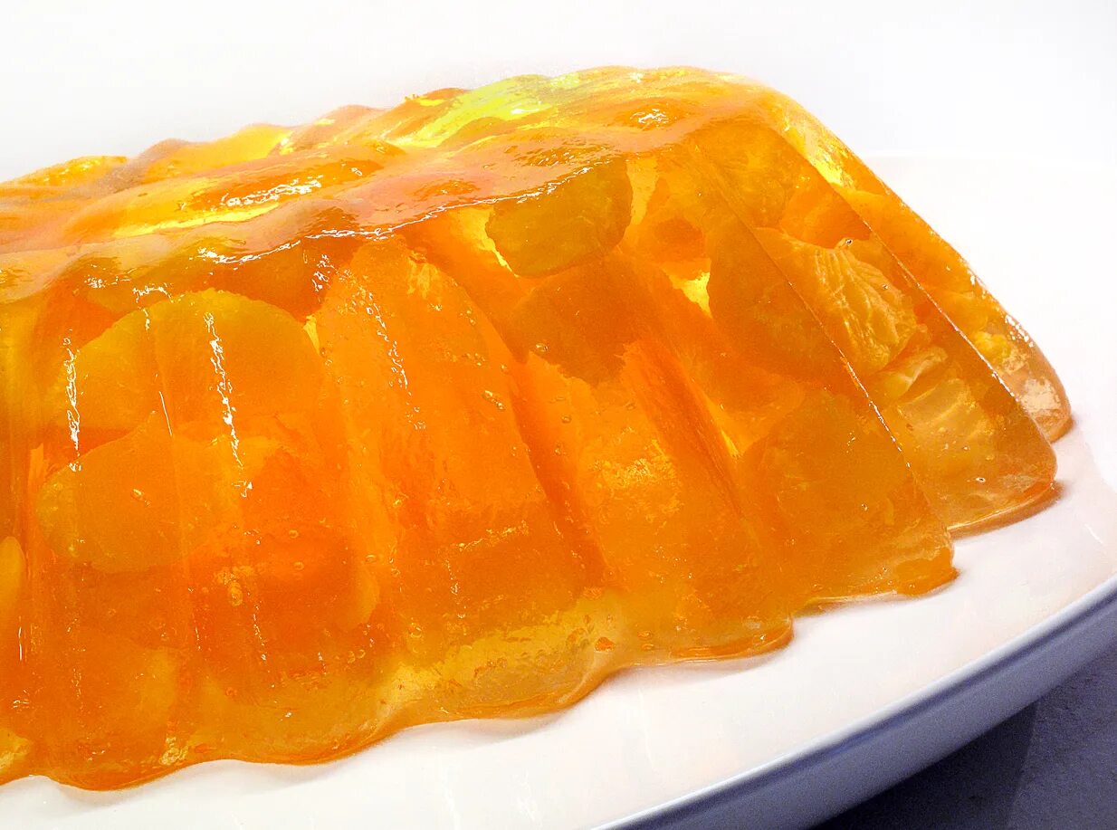 Нарезанные мандарины. Мандаринов заливное. Как порезать мандарины на праздничный. Мандариновый джем. Заливной пирог с мандаринами.