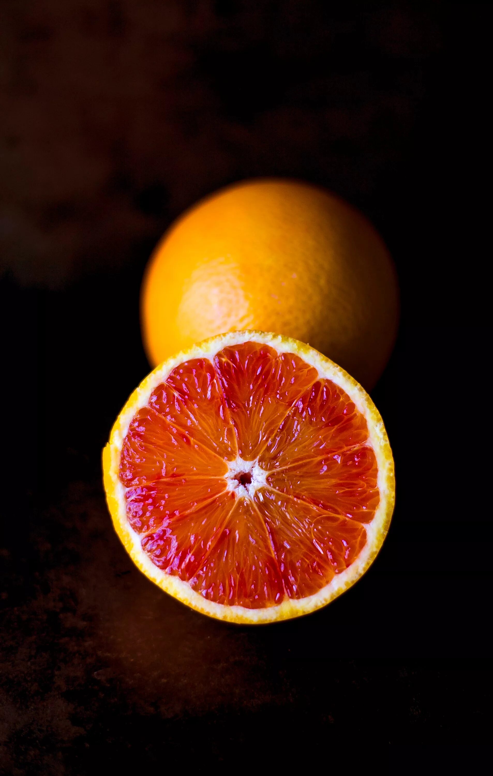 Темный мандарин. Апельсин мандарин грейпфрут. Танжерин Клементин грейпфрут. Красный цитрус фрукт. Красный апельсин и грейпфрут.