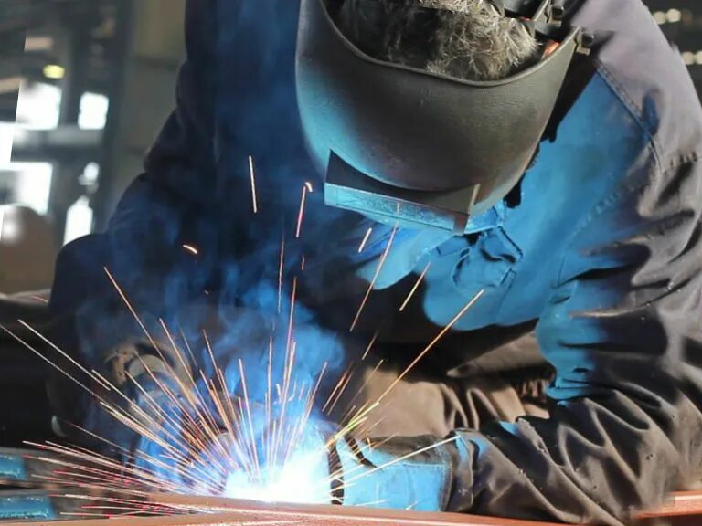 Какие типы сварки бывают. Полная сварка. Сварка металлоконструкций. Сварщик mig mag 135, 136 метод. Сварка в машиностроении.