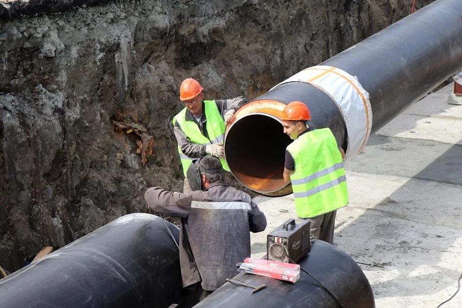 Трубопроводы магистральной теплосети. Ремонт теплотрассы. Трубы теплотрассы. Реконструкция тепловой сети. Теплосеть красноярск.