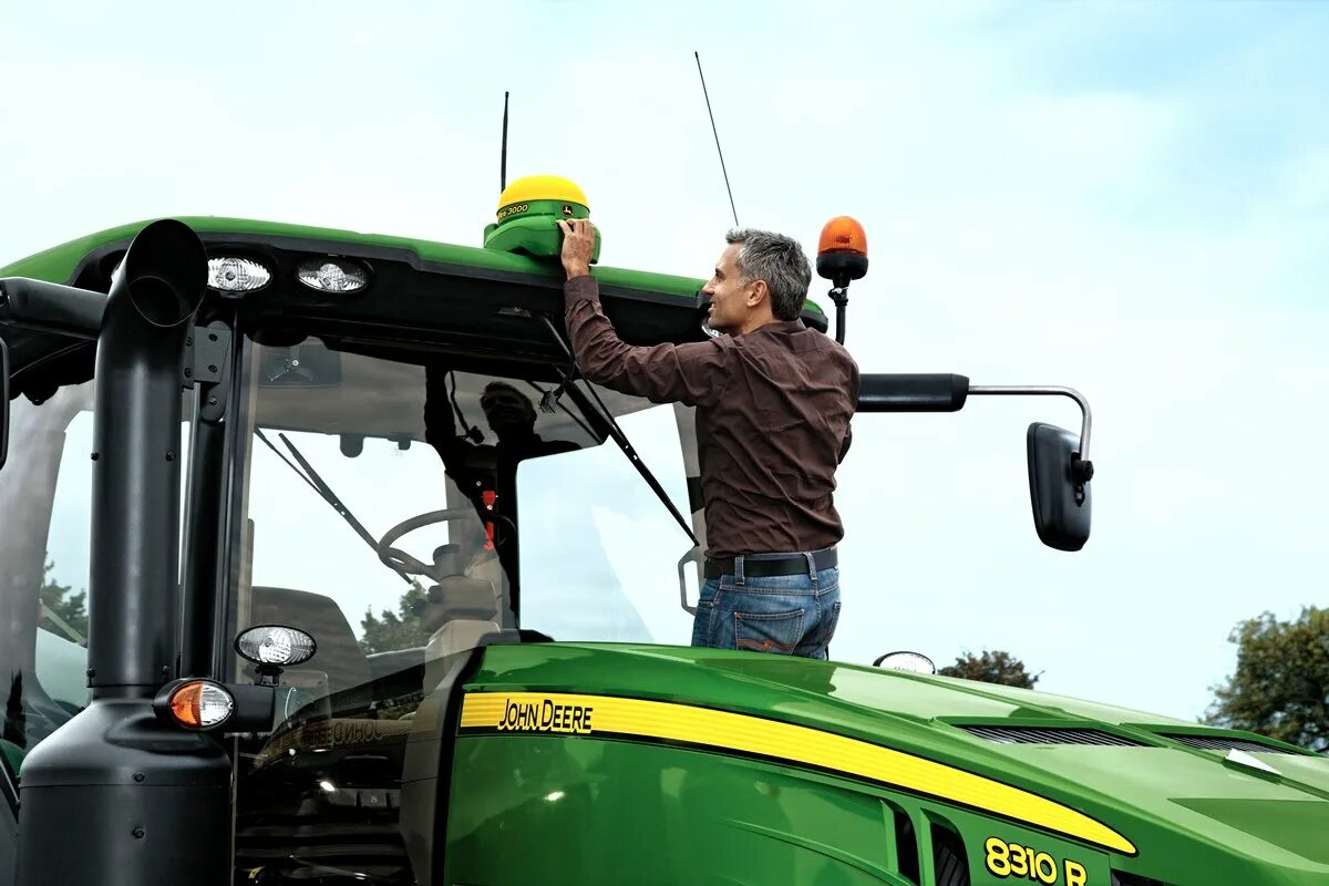 Подключай тракторы. К-744 тяговый класс трактор. Фронтальный погрузчик скаут fel-800ks челюстной. John deere трактор. Электрическая схема кировец к 701.