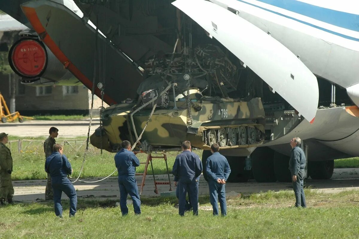 Перевезем 76. Перевезем 76. Военный транспортный самолет ил 76. Перевезем 76. Ил-76 авиакон цитотранс.