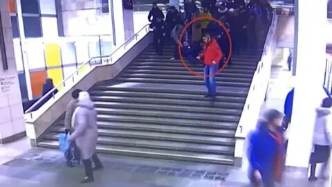 Метро попали