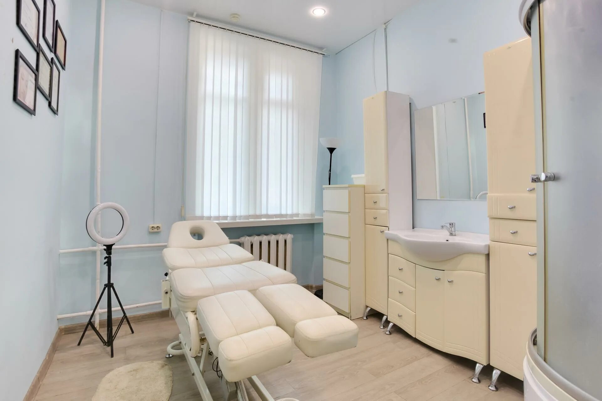 Улица фонвизина д4. Фонвизина д. Салон красоты тимирязевская. Стригу ру. Салон красоты фонвизина.