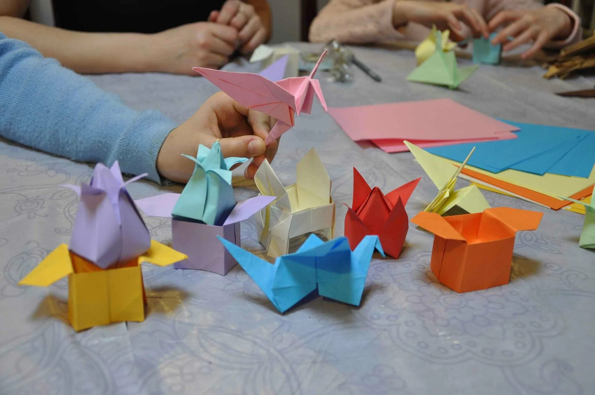 Конструирование из бумаги обучение. Дети конструируют из бумаги. Оригами из бумаги для детей. Конструирование из бумаги обучение. Конструирование в старшей группе.