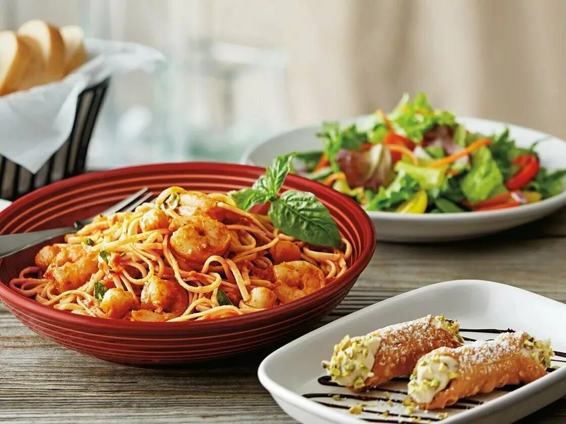 Традиционная итальянская кухня. Итальянская кухня. Традиционная итальянская пицца. Традиционная итальянская кухня. Итальянская пицца.