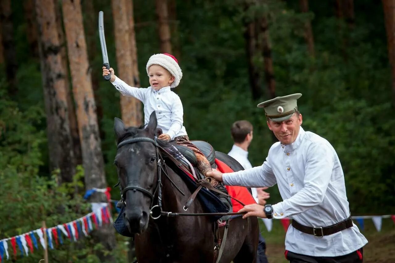 посвящение в казаки как происходит. александр невский в детстве. казак на лошади. посажение на коня новотроицк. дети казаков на лошади.