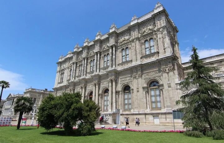 Дворец долмабахче в стамбуле фото Дворец Долмабахче в Стамбуле: описание, история, легенды  Авиабилеты н