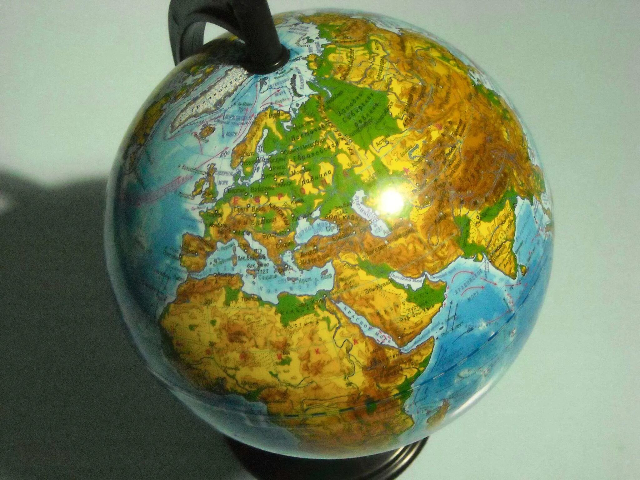 Глобус. Глобус нашей планеты. Россия на глобусе.