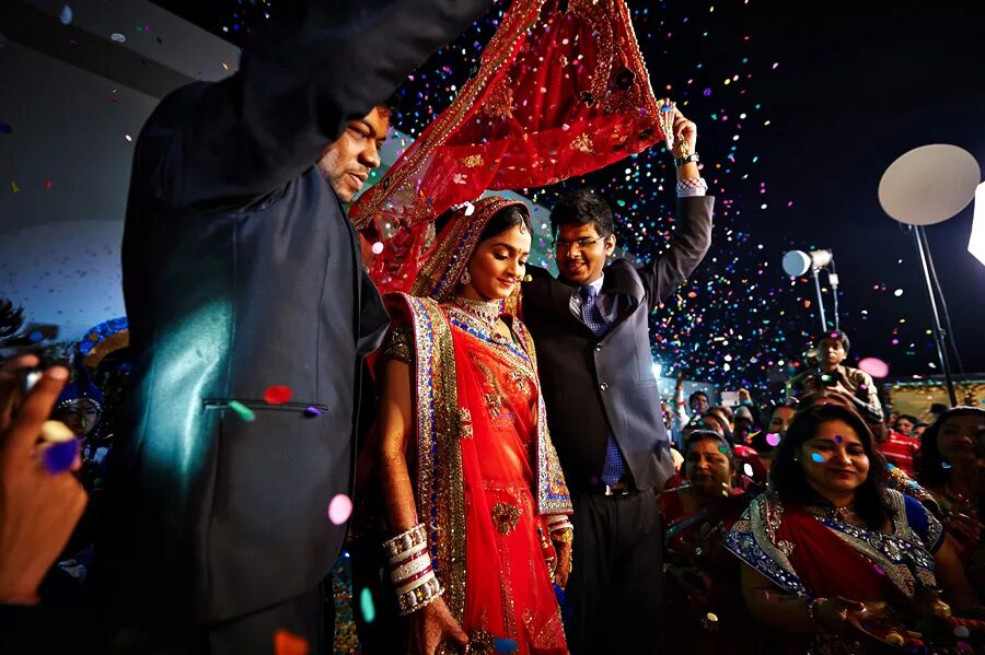 Индийская свадьба. Свадебная церемония в Индии. Свадебные традиции в Индии. Современная индийская свадьба.