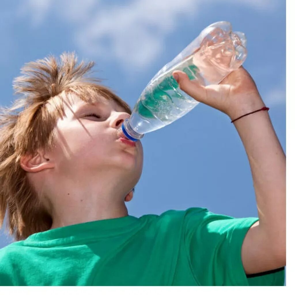 Почему хочется пить воду. Открытки с днём жажды. Весь день хочу пить. Весь день хочу пить. Девушка зож.