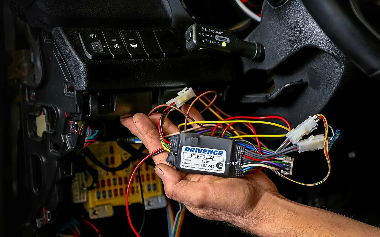 Датчик круиз контроля камаз 65115. Кнопка круиз контроля камаз 65115. Блок круиз контроля. Реле круиз контроля камаз 65115. Датчик круиз контроля газель некст.
