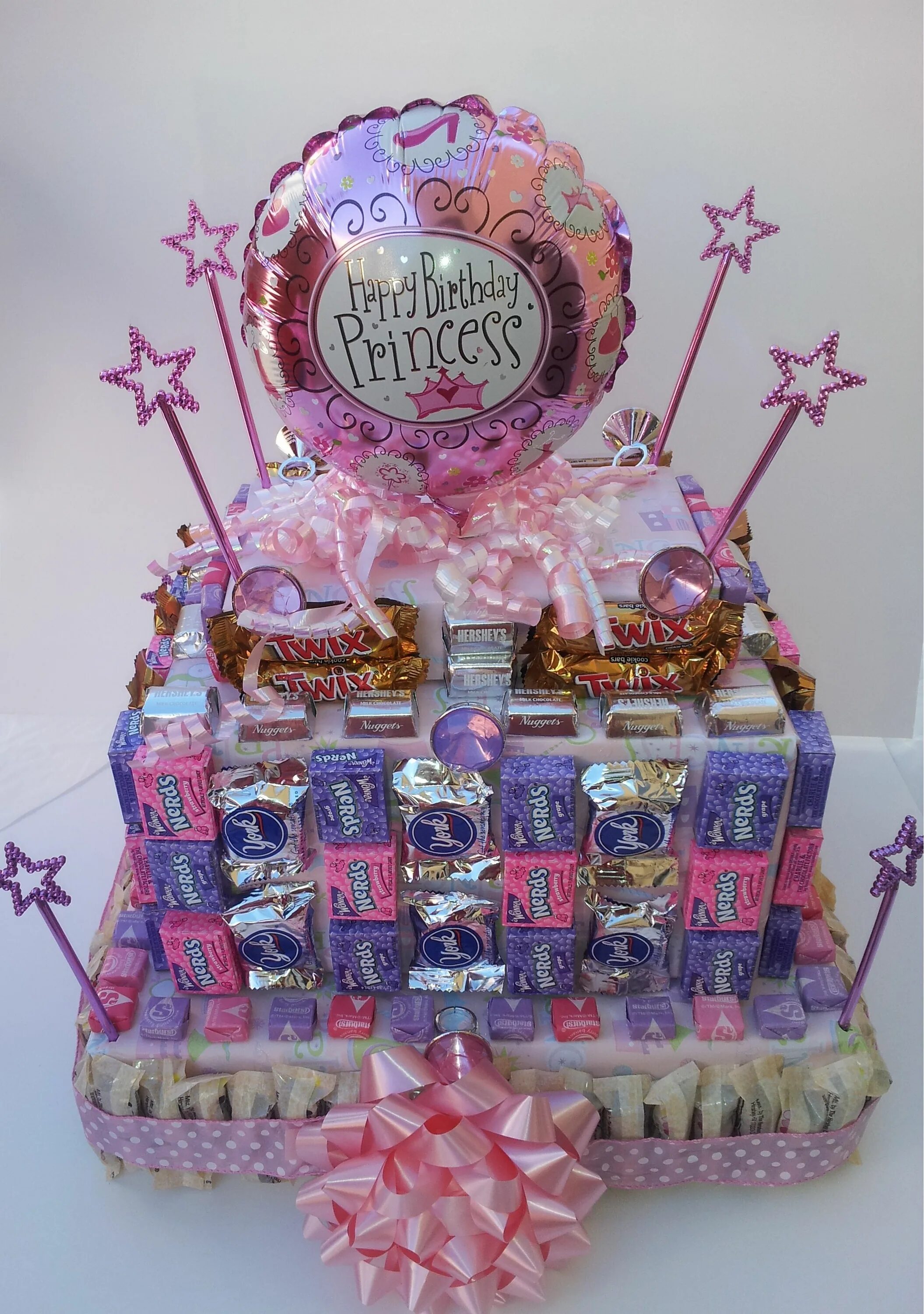 Букет из киндер делис. Букет из киндер делис. Детский букет из киндеров и чупа чупсов. Сладкий подарок для девочки. Детские букеты из сладостей.