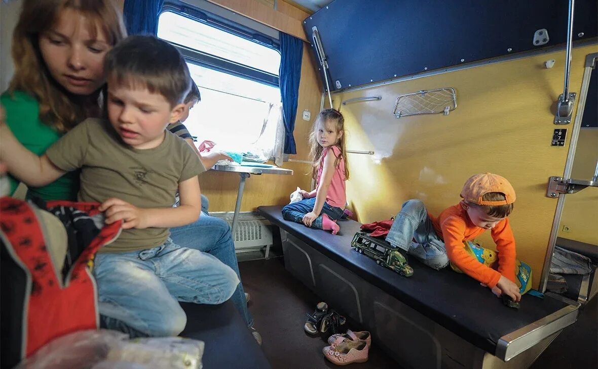 Поезда для детей. Путешествие на поезде. Поездка на поезде с детьми. Путешествие с детьми на поезде.