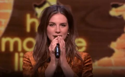 Zangeres Maan blijkt geheim Instagram-account te hebben vol met privé 