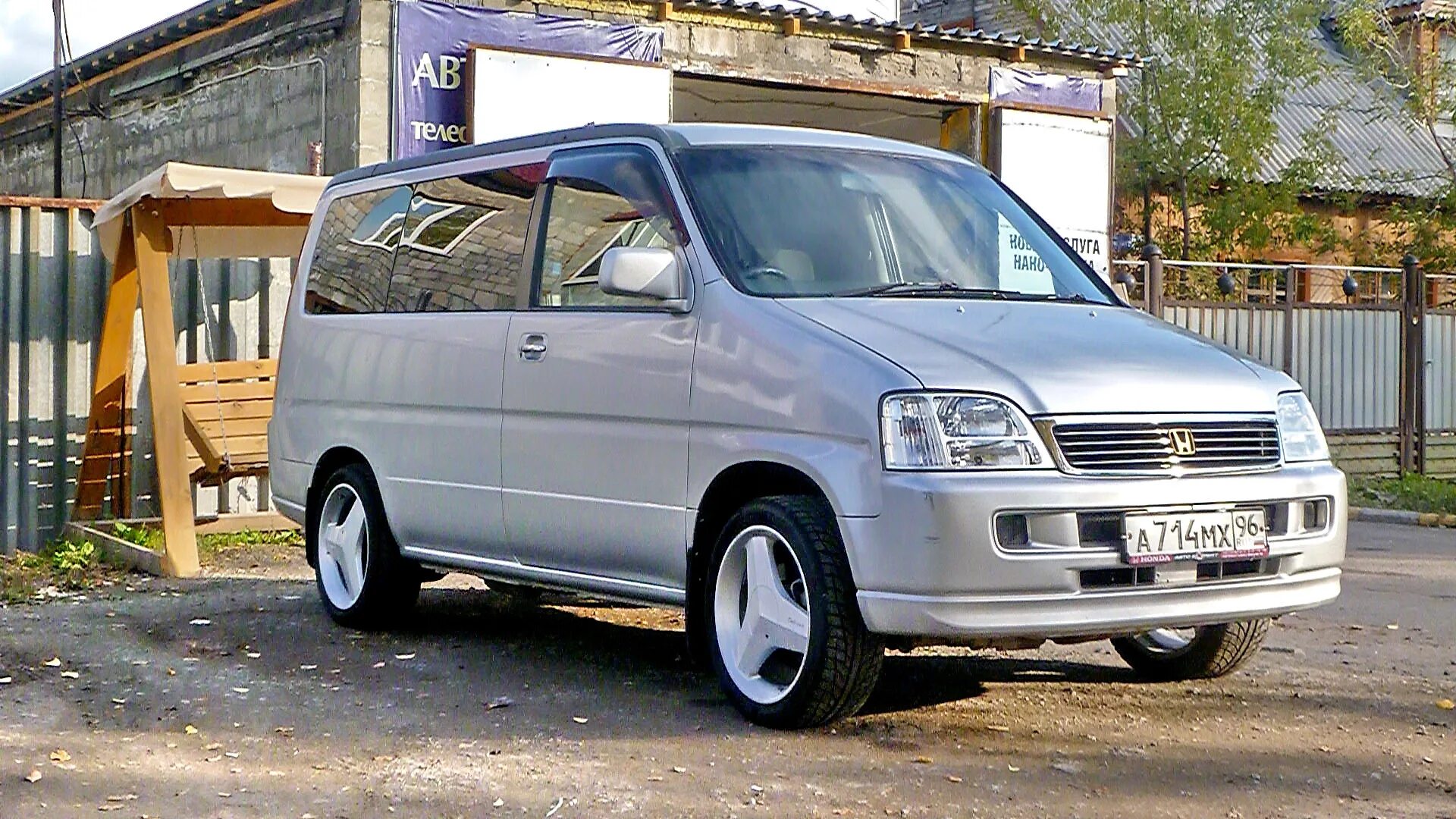 Степвагон 2000 год. Honda Stepwgn 1999. Хонда Степвагон 1999. Хонда Степвагон 2000. Зонда степвагьн 2000.