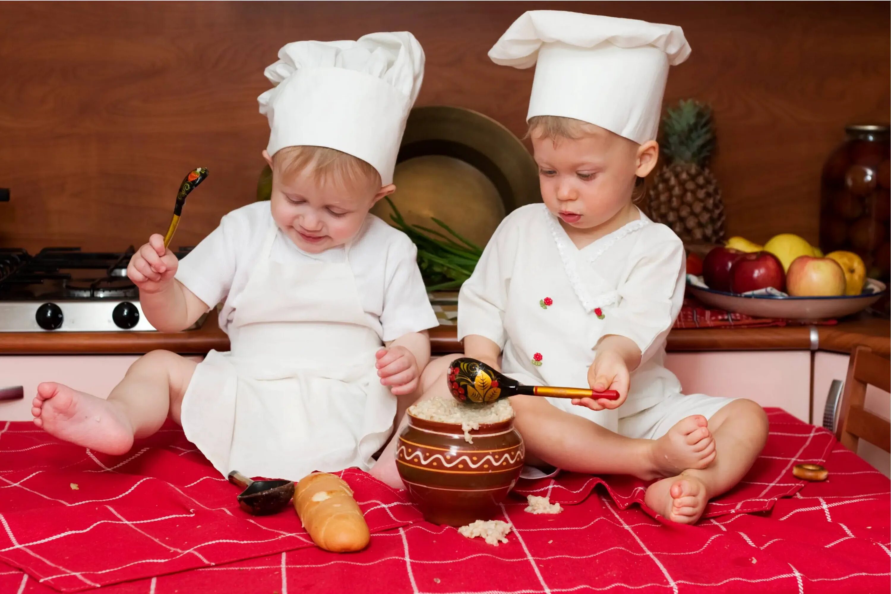 Kids cooking. Маленький повар. Дети поварята. Повар для детей. Веселые поварята.